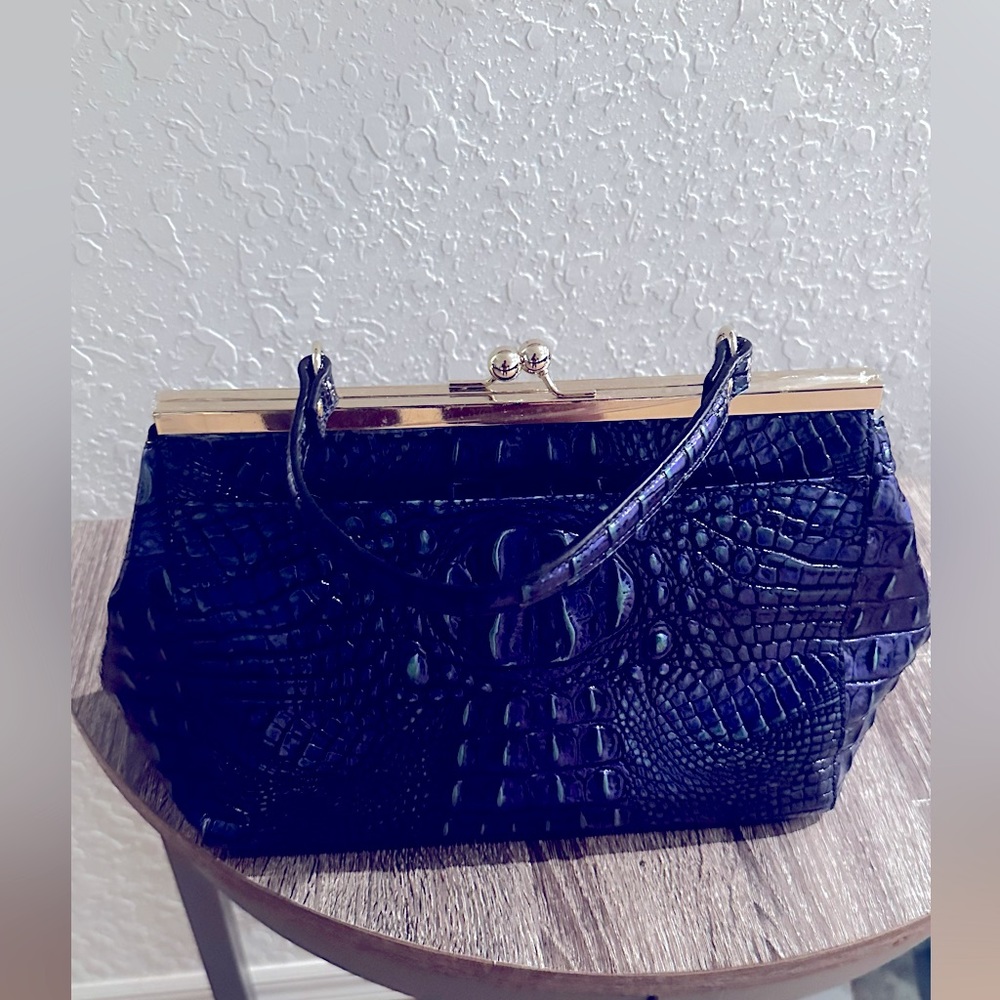 Gently used brahmin purse. Worn maybe 3 times in excellent condition